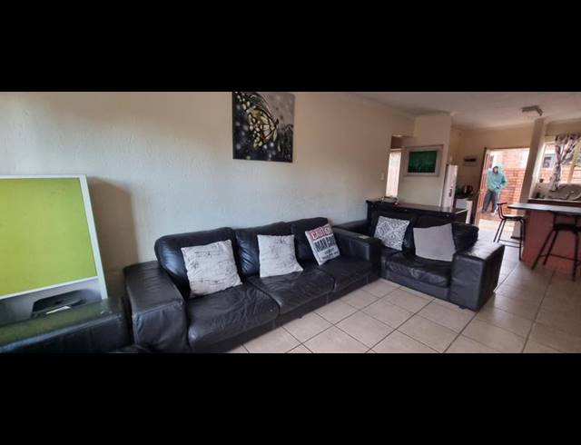 3 BEDROOM TOWNHOUSE FOR SALE IN CELTISDAL